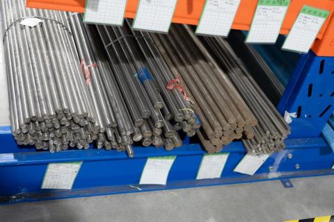 易切削不锈钢棒适合车床加工吗？老车工告诉你答案